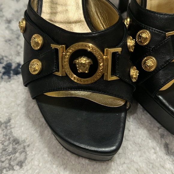 GIANNI VERSACE TRIBUTE MEDUSA BLACK LEATHER SLIDES HEELS Size 10 - Picture 5 of 13